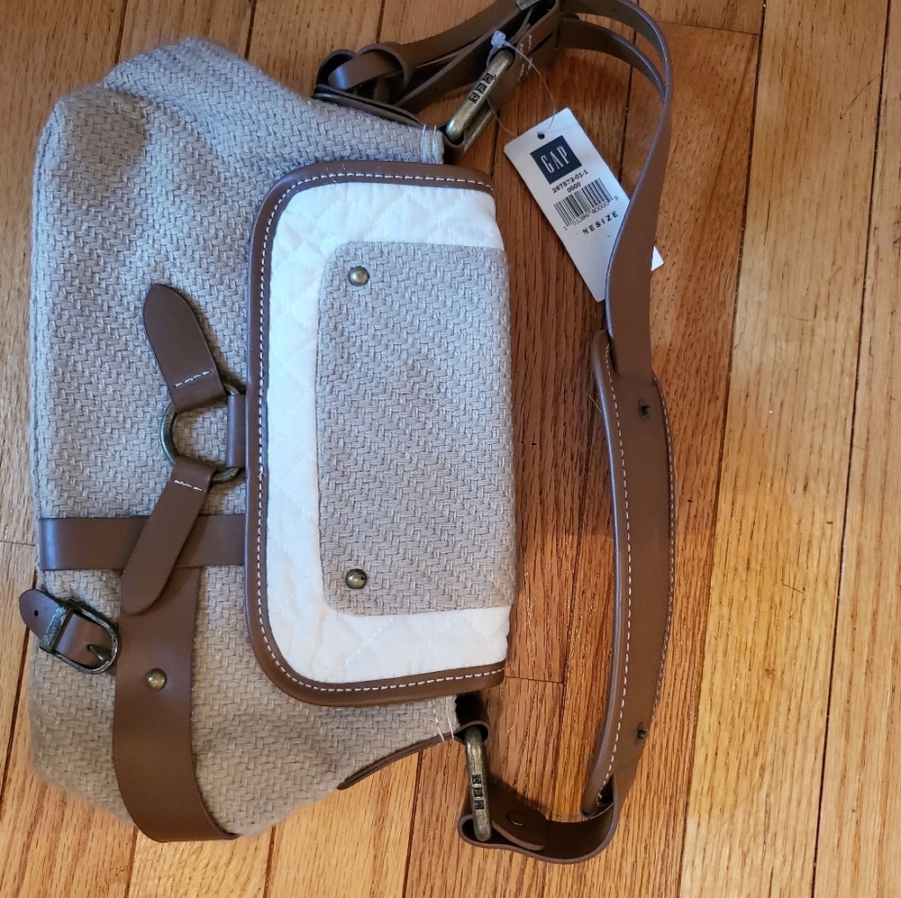 Gap purse